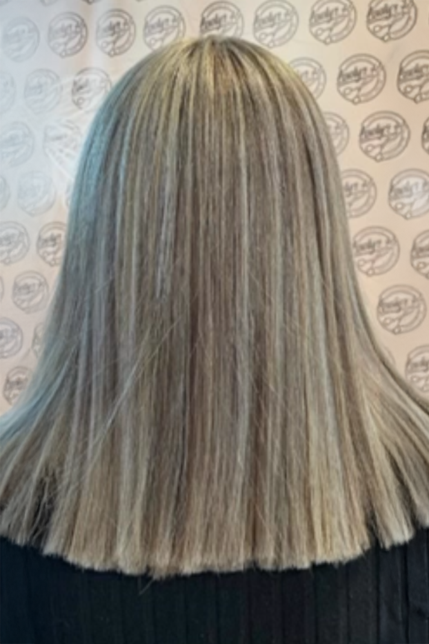 Nachher-Bild: Lange, definierte Locken nach der Haarverlängerung